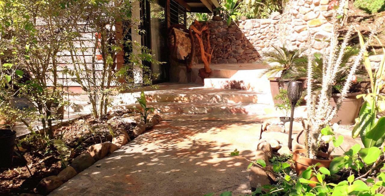 Haere Mai I Te Fare Hotel Teavaro Exterior foto